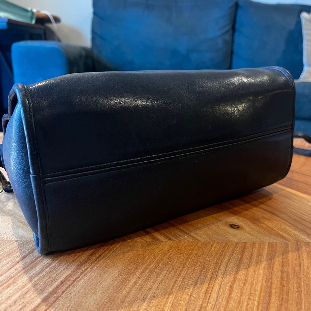 VINTAGE CÓRNER: COACH DESIGNER BONNIE CASHIN Black Leather Handbag with Strap - Picture 8 of 12